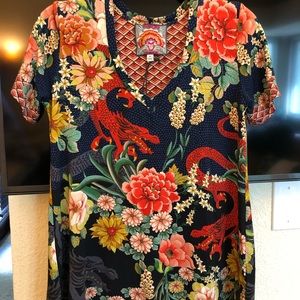 Johnny Was Dragona V-Neck Swing Tee XS